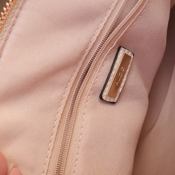 ALDO, new without tags Handbag with 3D flowers - Picture 2 of 8